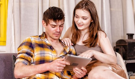 Молодая пара успешно решает проблемы с оральным сексом и сексом вообще